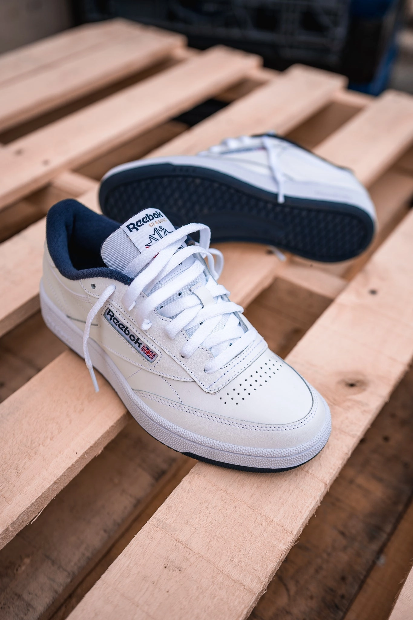 Shock Control Non Slip Heel Reebok Club C 85 (White/Navy)