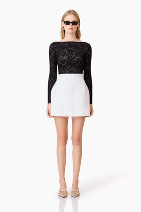 CURAAE Kira Stretch Lace Top In Black Brunch Glow Flower Soft