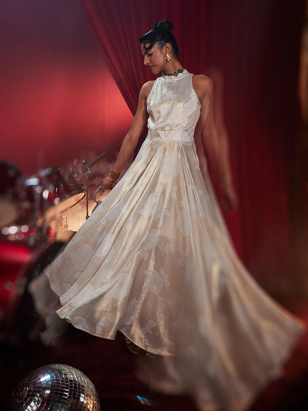 Smooth Outline Pearl Princess Gown