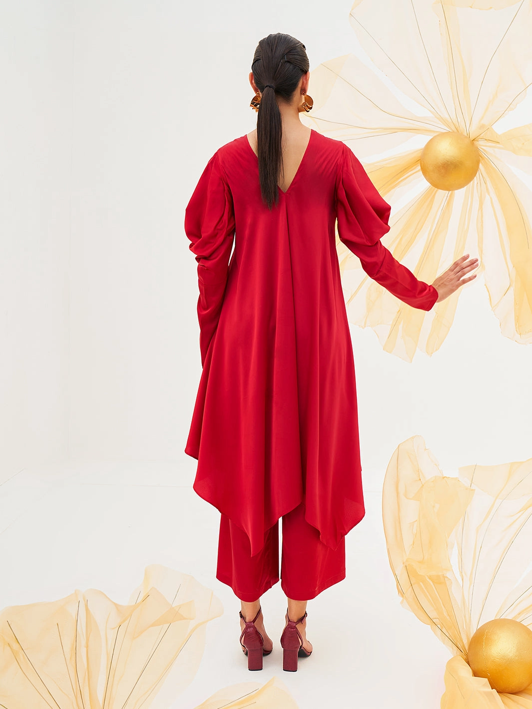 Clean Tone Gentle Motion Rubyetta Embroidered Tunic