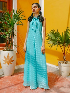 Workwear Comfort Runway-Ready Male Resortwear Gown