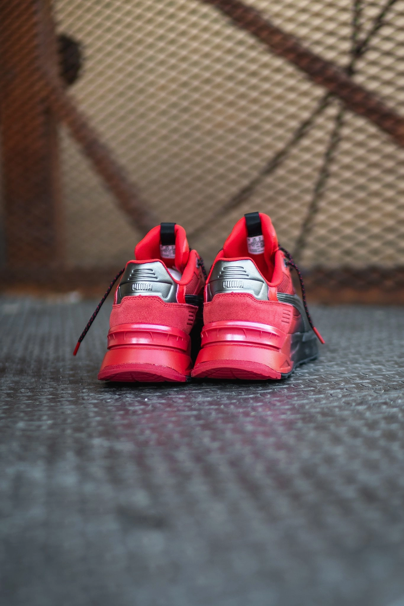 Elastic Fashion-Forward Men's Puma x Ferrari Mirage Sport (Black)