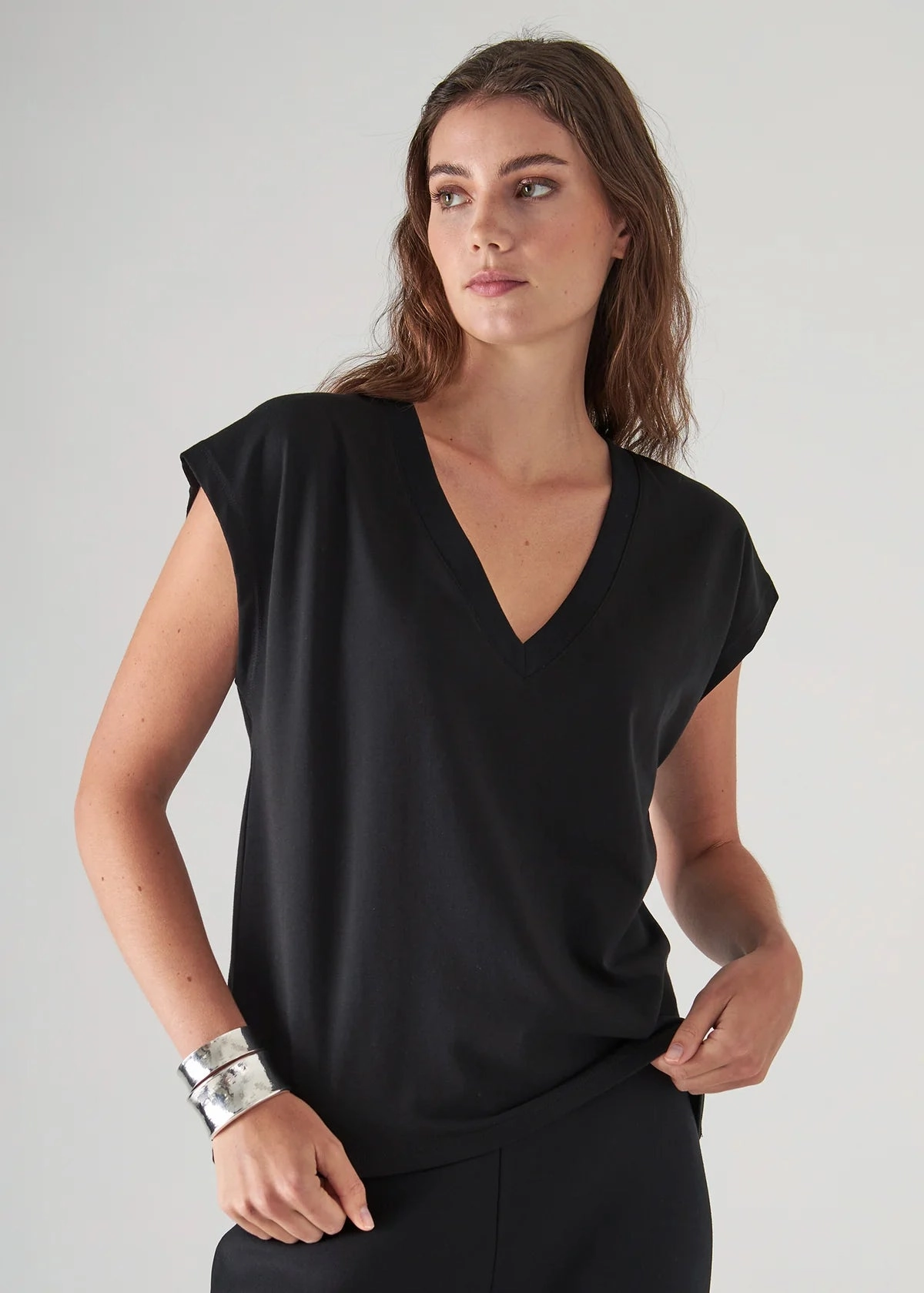 SHORT SLEEVE ICONIC V-NECK DOLMAN TEE NonRestrictive Cut