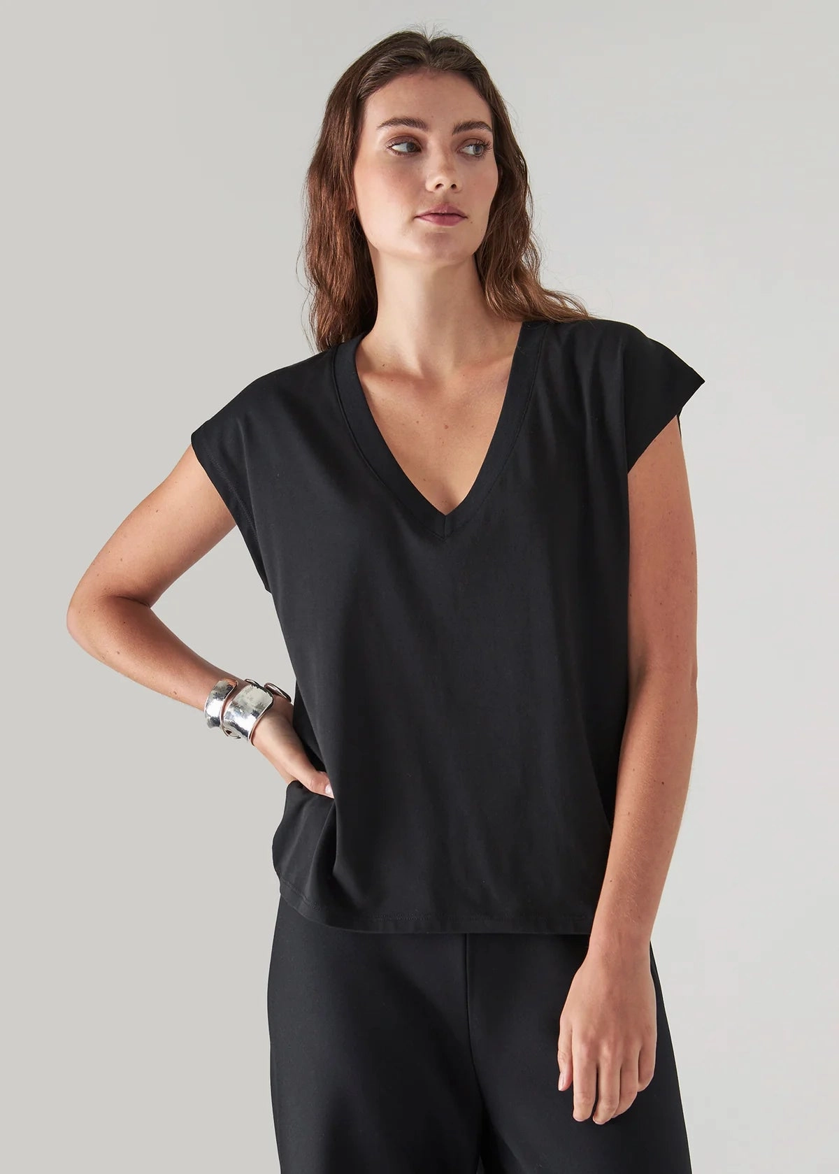 Professional Clothing SHORT SLEEVE ICONIC V-NECK DOLMAN TEE