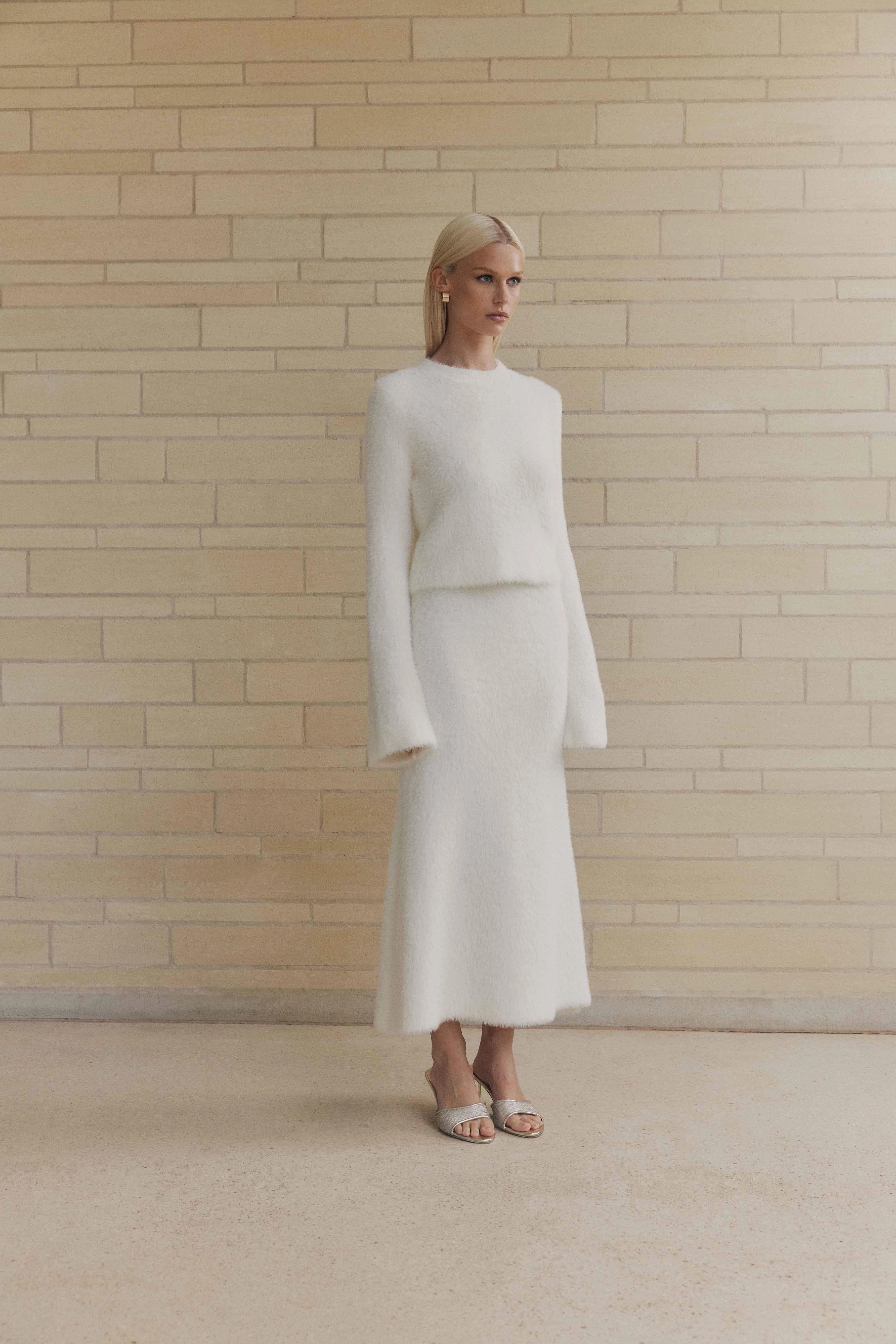 CURAAE Carrie Knit Set in White Flattering Shape Design Stylish Layer