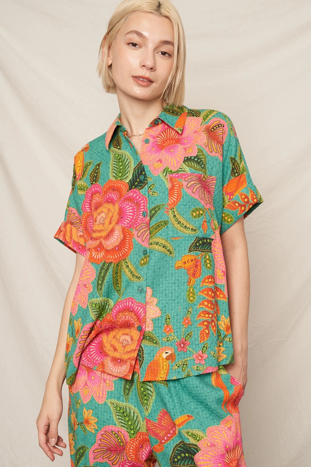 BIRDS & BLOOMS SHORT SLEEVE SHIRT Everyday Comfort outdoor mode