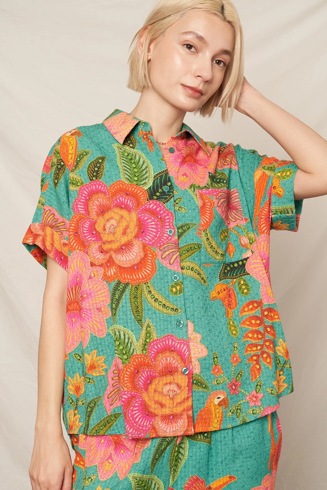 BIRDS & BLOOMS SHORT SLEEVE SHIRT NonPill Surface Treatment