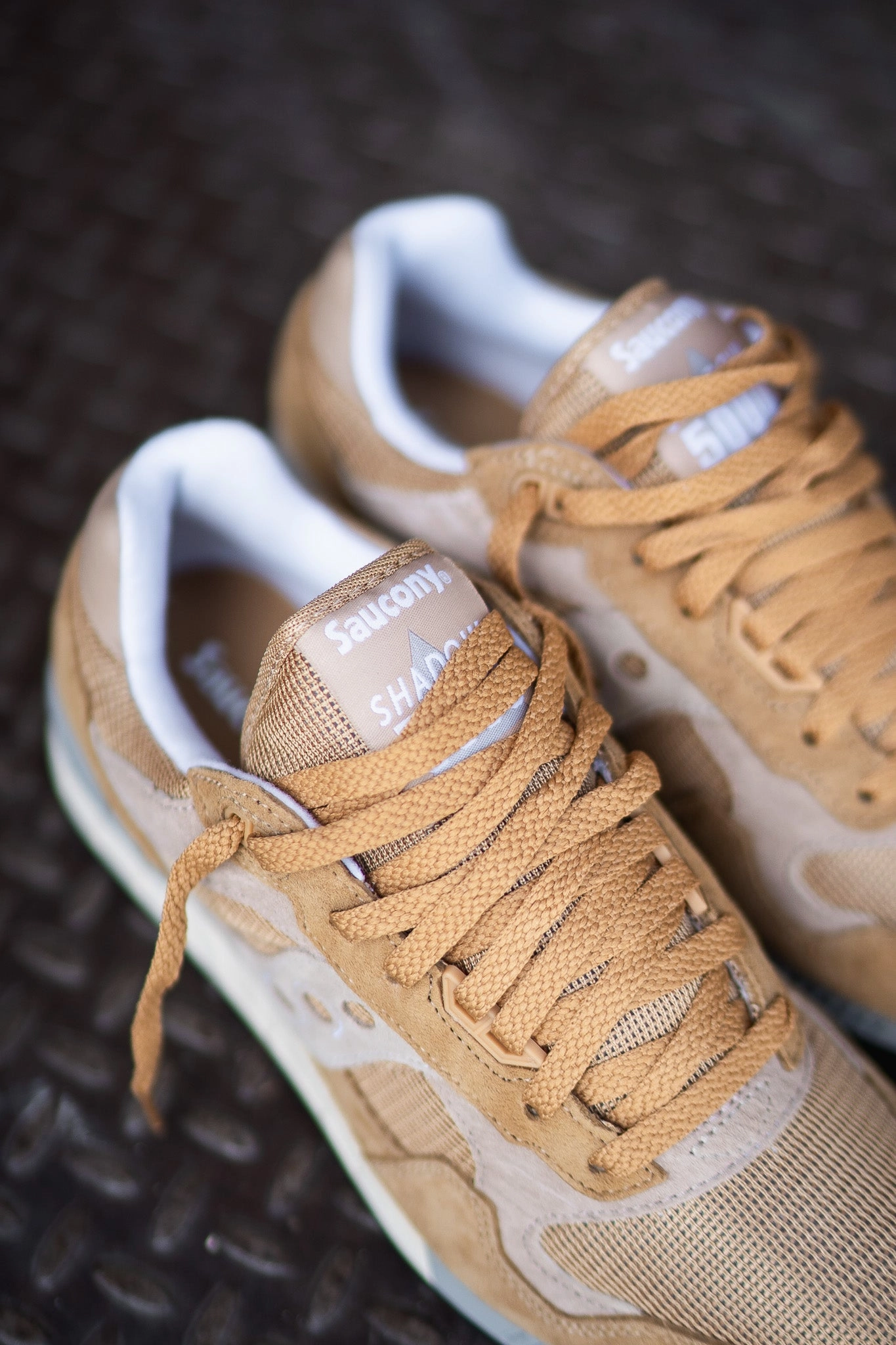 Handcrafted Stitching Saucony Shadow 5000 (Tan)