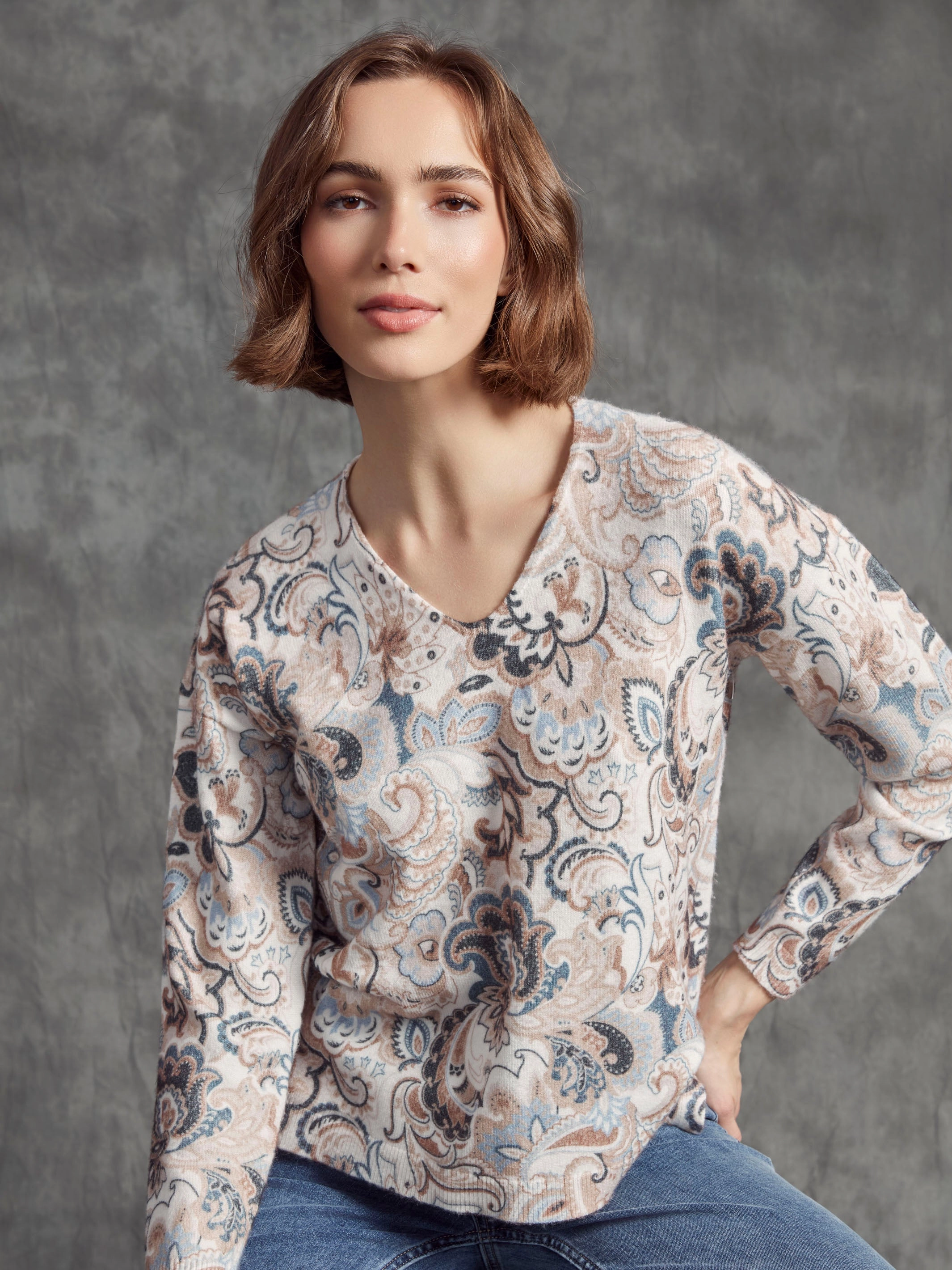 Full Cut Armhole Design Printed Plush Knit V-Neck Sweater - Holland