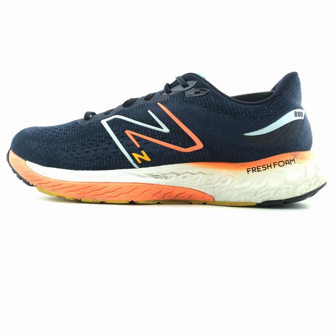 running in a dock area shoes NEW BALANCE FRESH FOAM X 880 V12