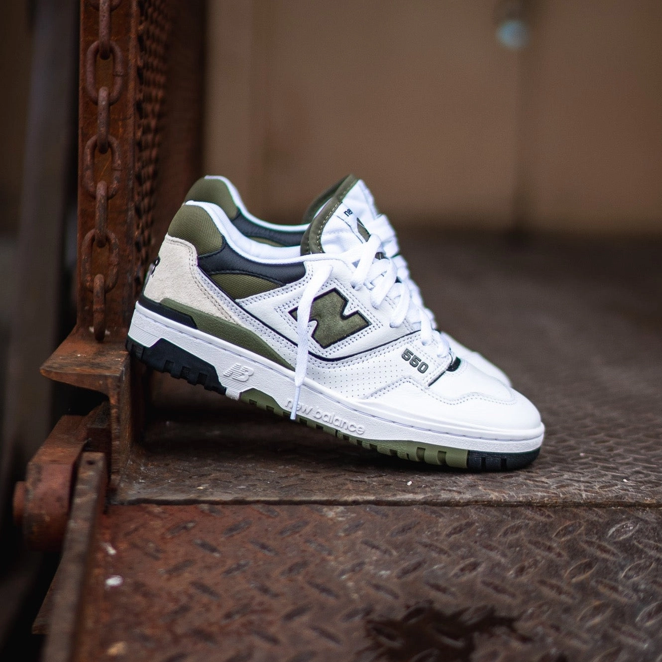 Wide Mens New Balance 550 (White/Olive) - BB550DOB