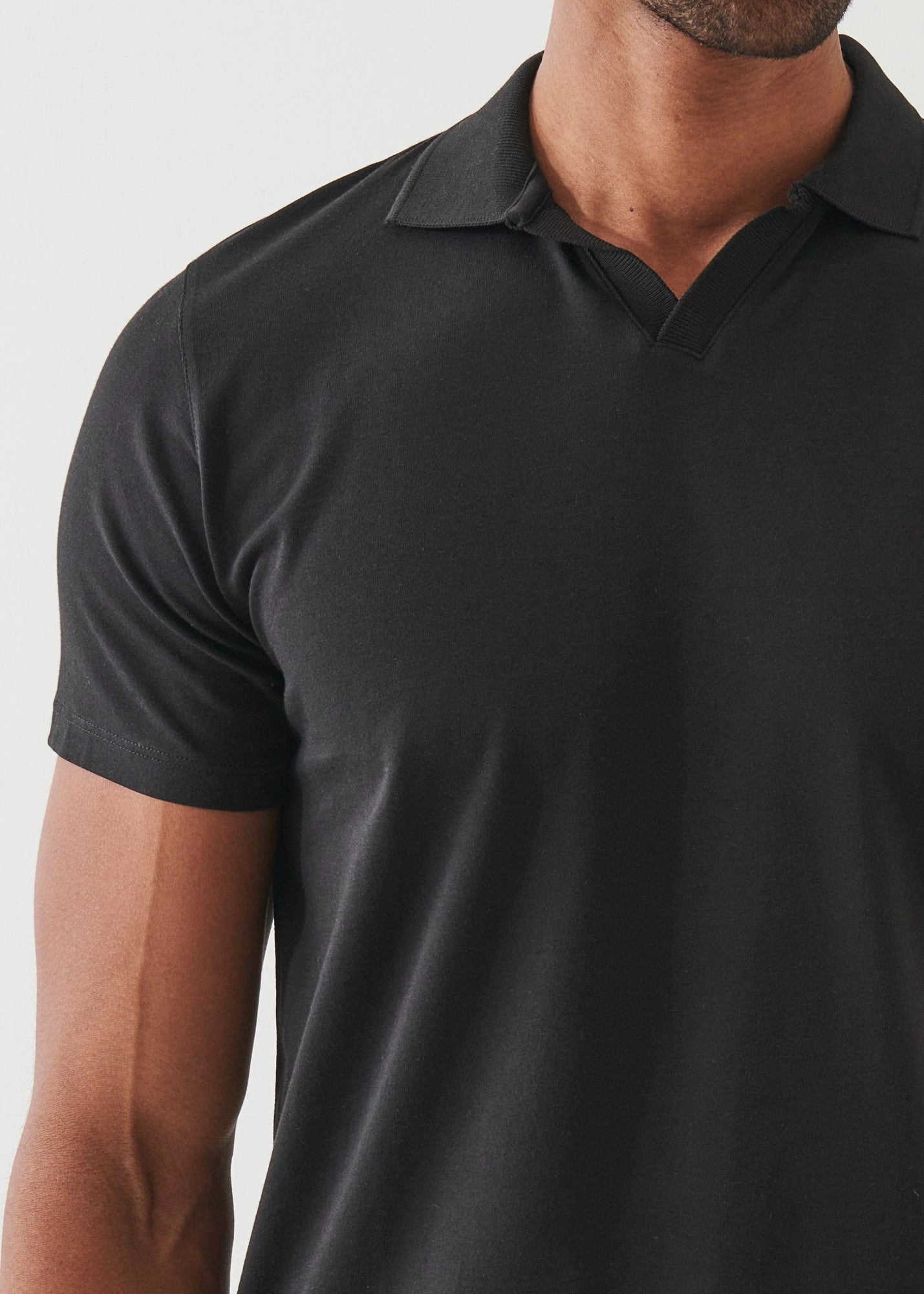 StaticFree Material SHORT SLEEVE ICONIC OPEN POLO