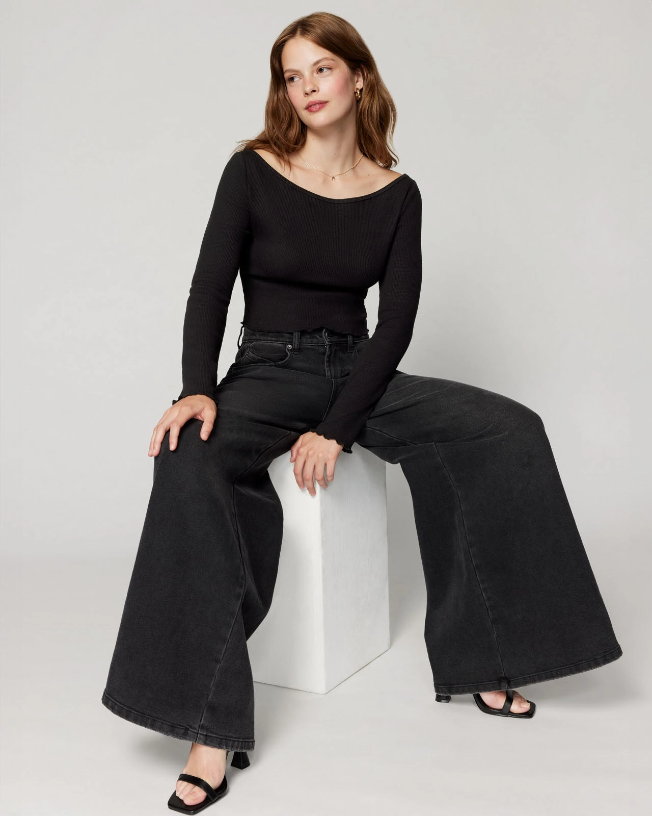 Micro Thermal Off-the-Shoulder Top Ethical Mode Carry Ease