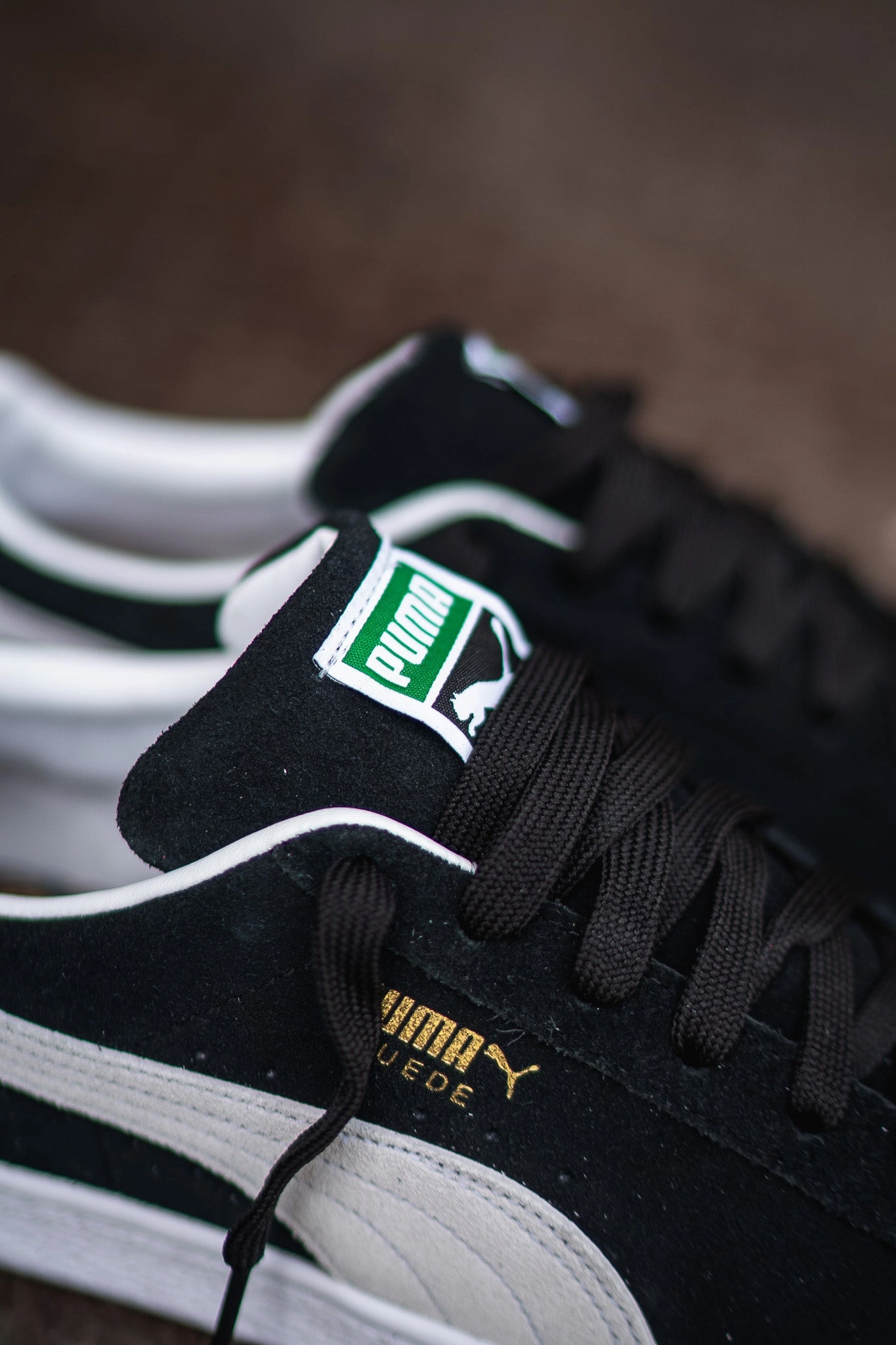 On Foot Hiking Mens Puma Suede Classic (Black/White)