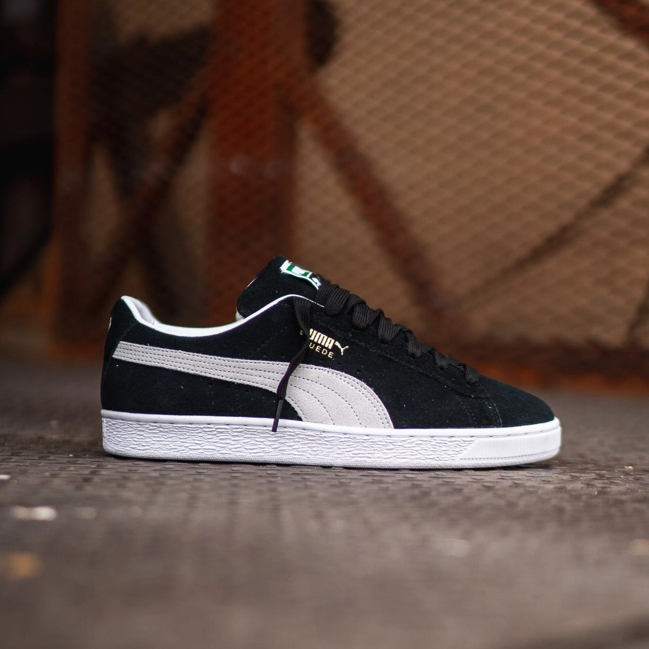 Mens Puma Suede Classic (Black/White) Sweat Control