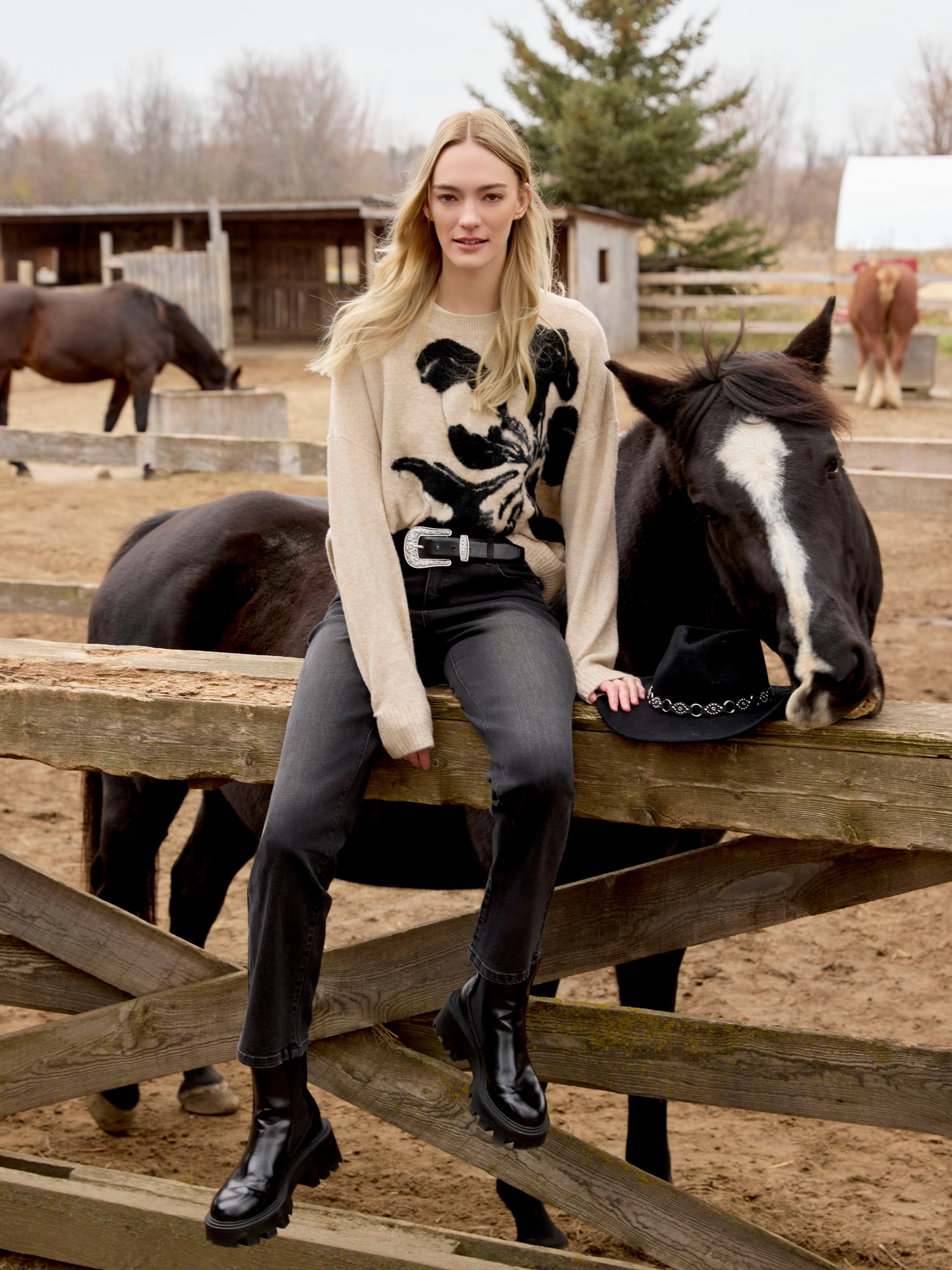 Celebrity Model Floral Jacquard Crew Neck Sweater - Flowers