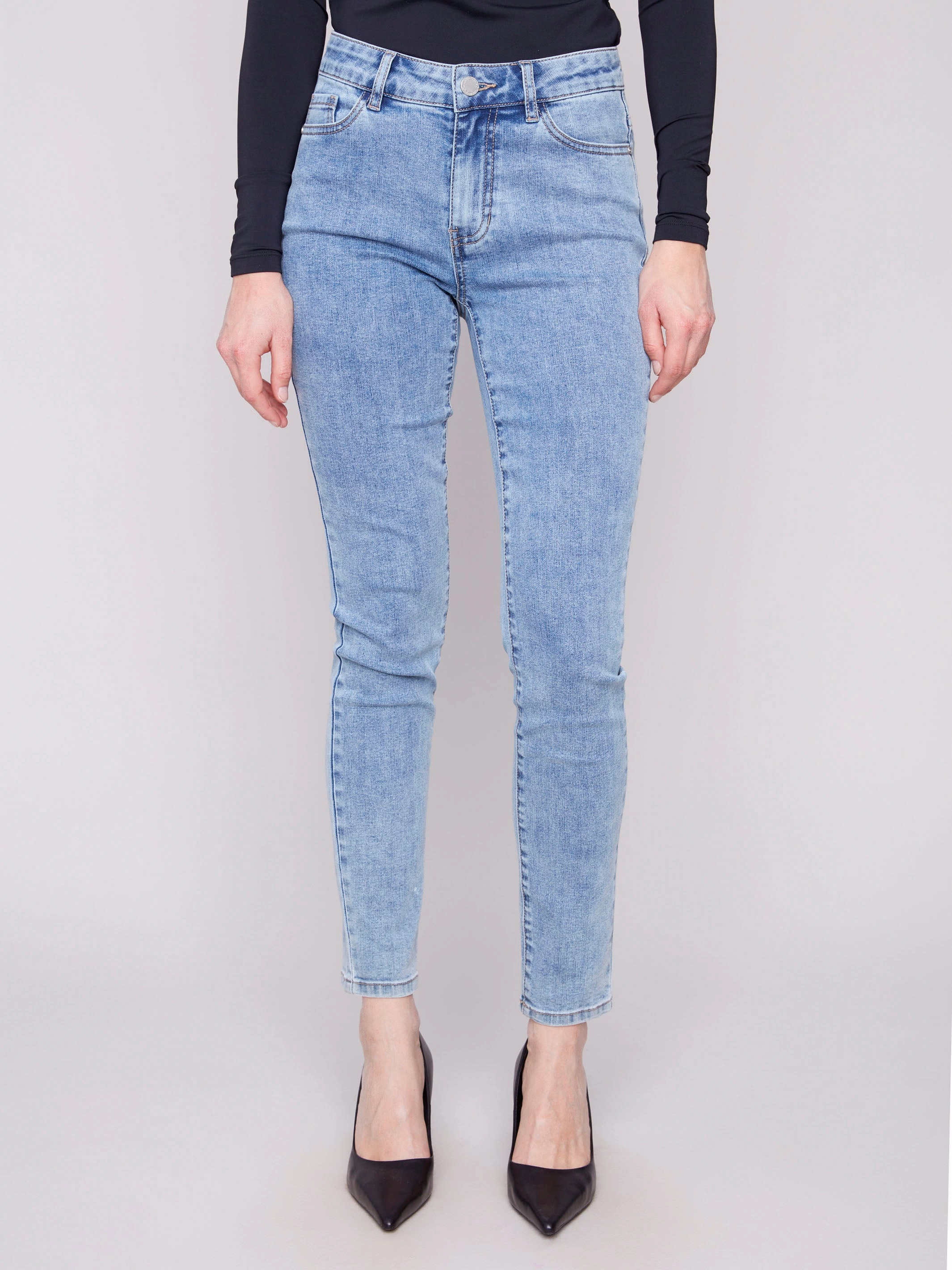 Carine Skinny Jeans - Light Blue Tapered Leg Profile