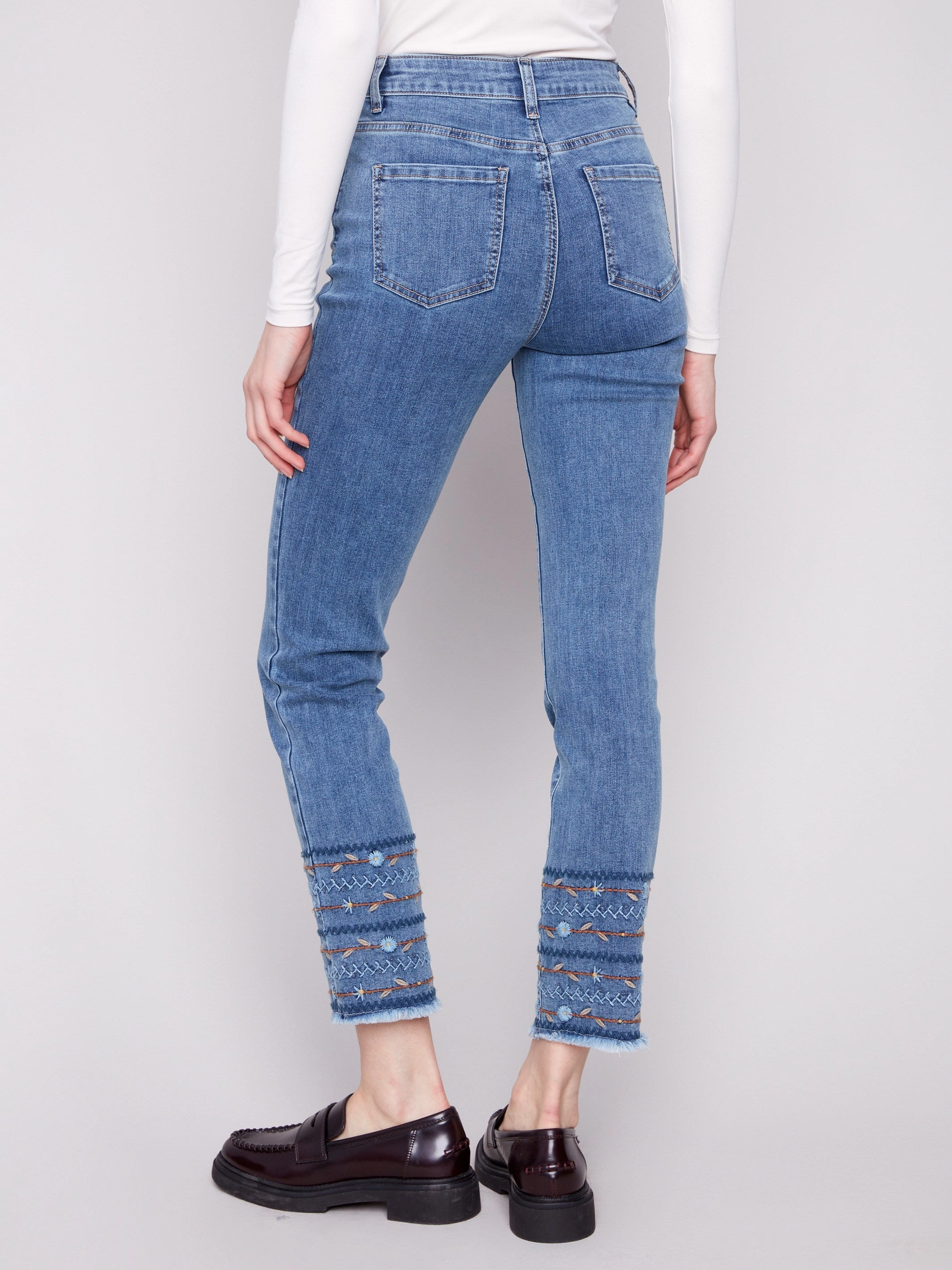 Casual Solution Breathable Lining Embroidered Hem Jeans - Medium Blue
