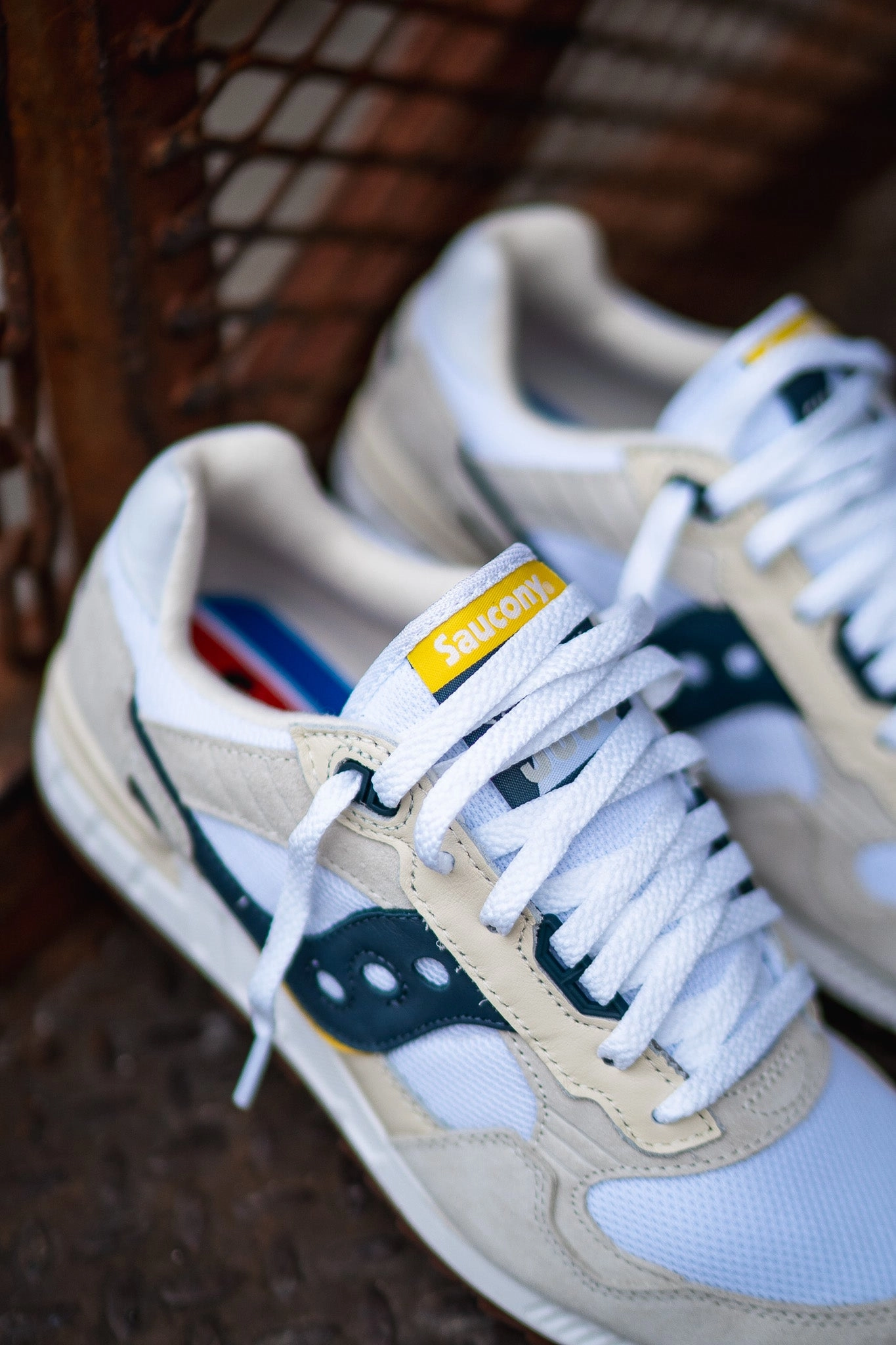 All-weather shock absorption Mens Saucony Shadow 5000 (White/Navy)