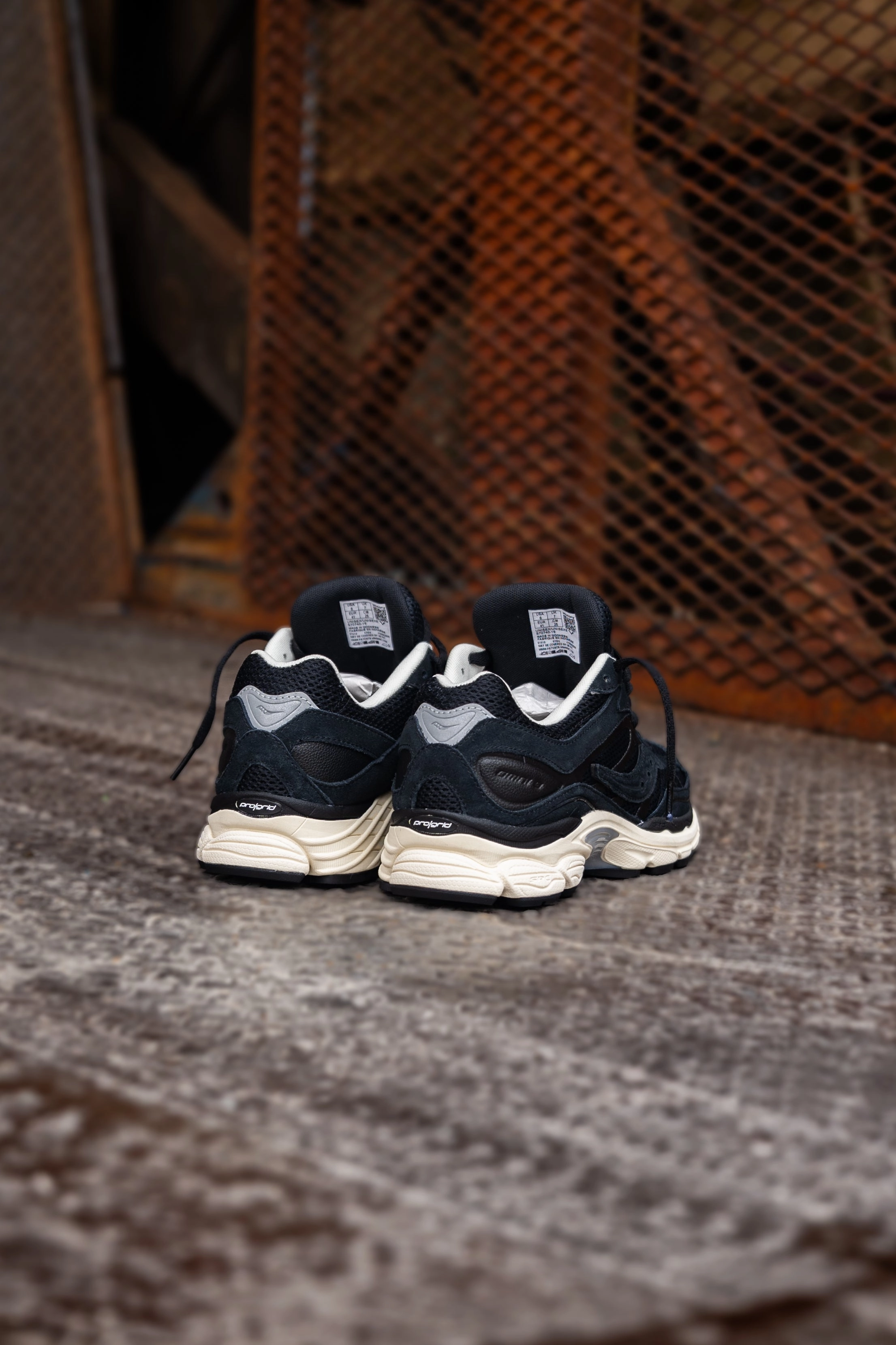 Mens Saucony OG ProGrid Omni 9 (Black/Cream) Natural Step Urban Mobility