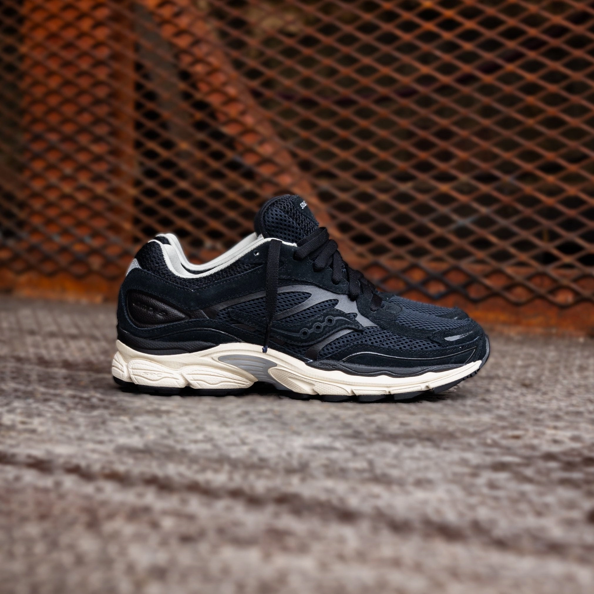 Mens Saucony OG ProGrid Omni 9 (Black/Cream) City Runner Comfortable Stretch