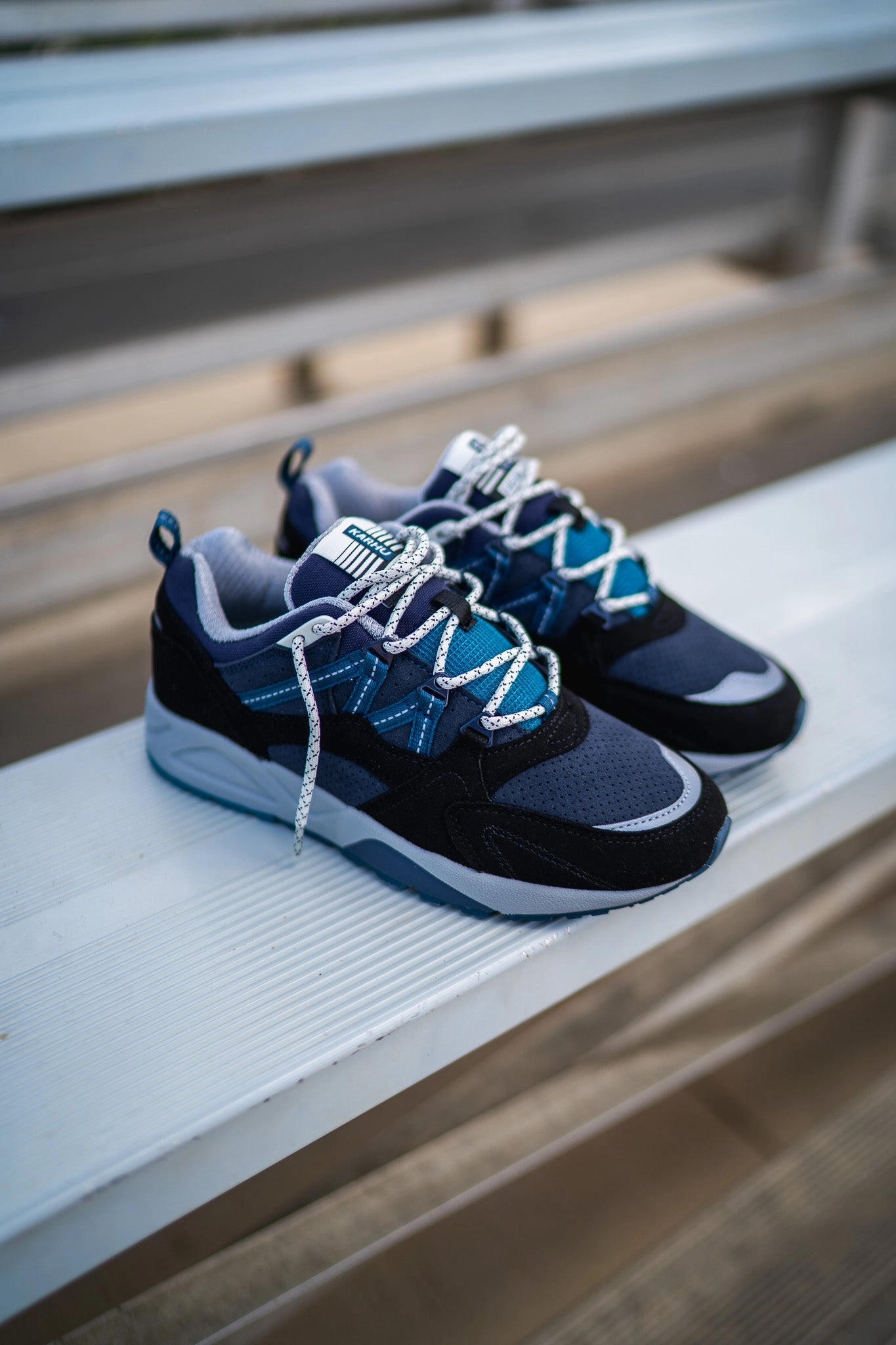 Mens Karhu Fusion 2.0 (Jet Black/Lagoon) Modern Flair Sleek Silhouette