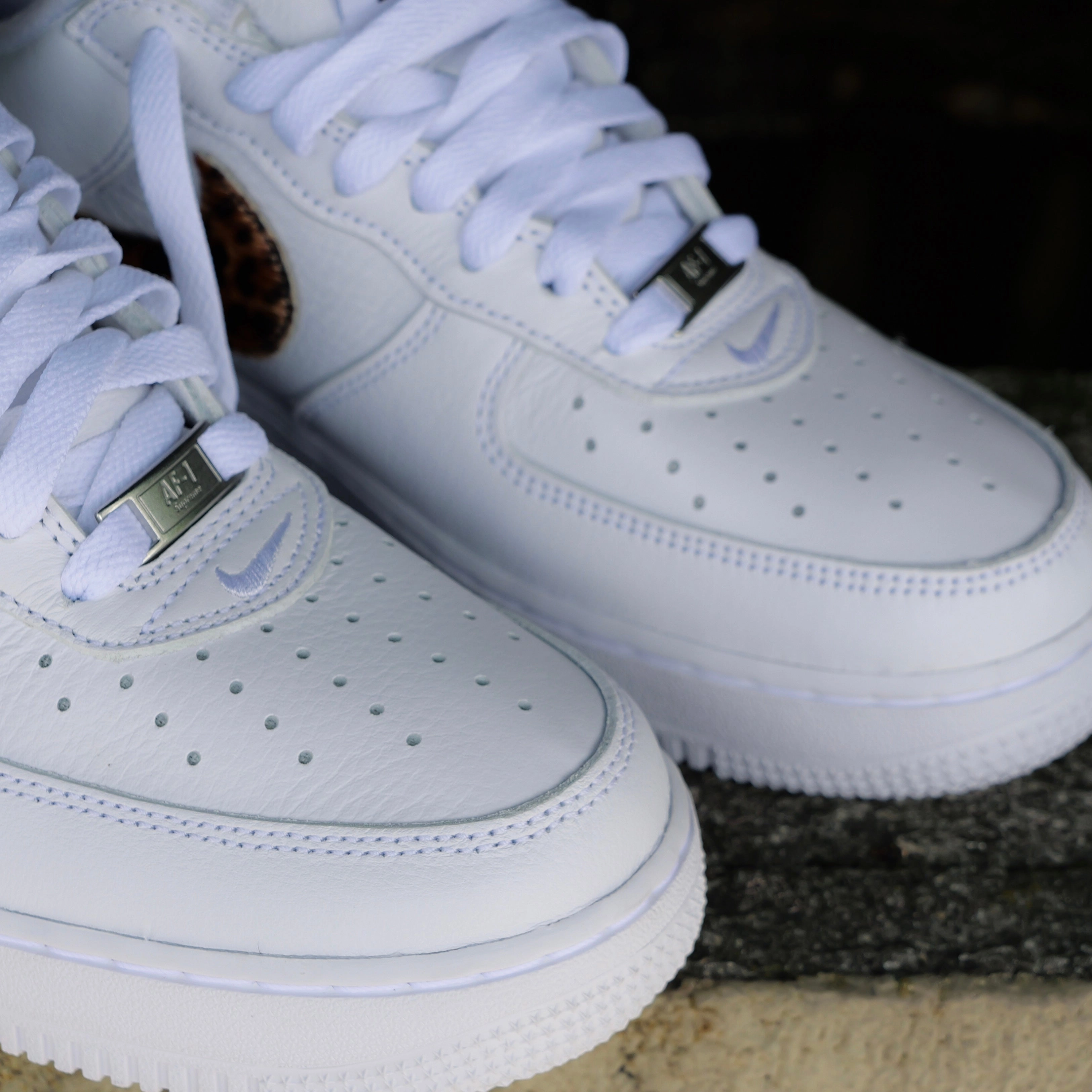 Nike x Supreme Air Force 1 Low SP (White/Cheetah) Memory foam insole