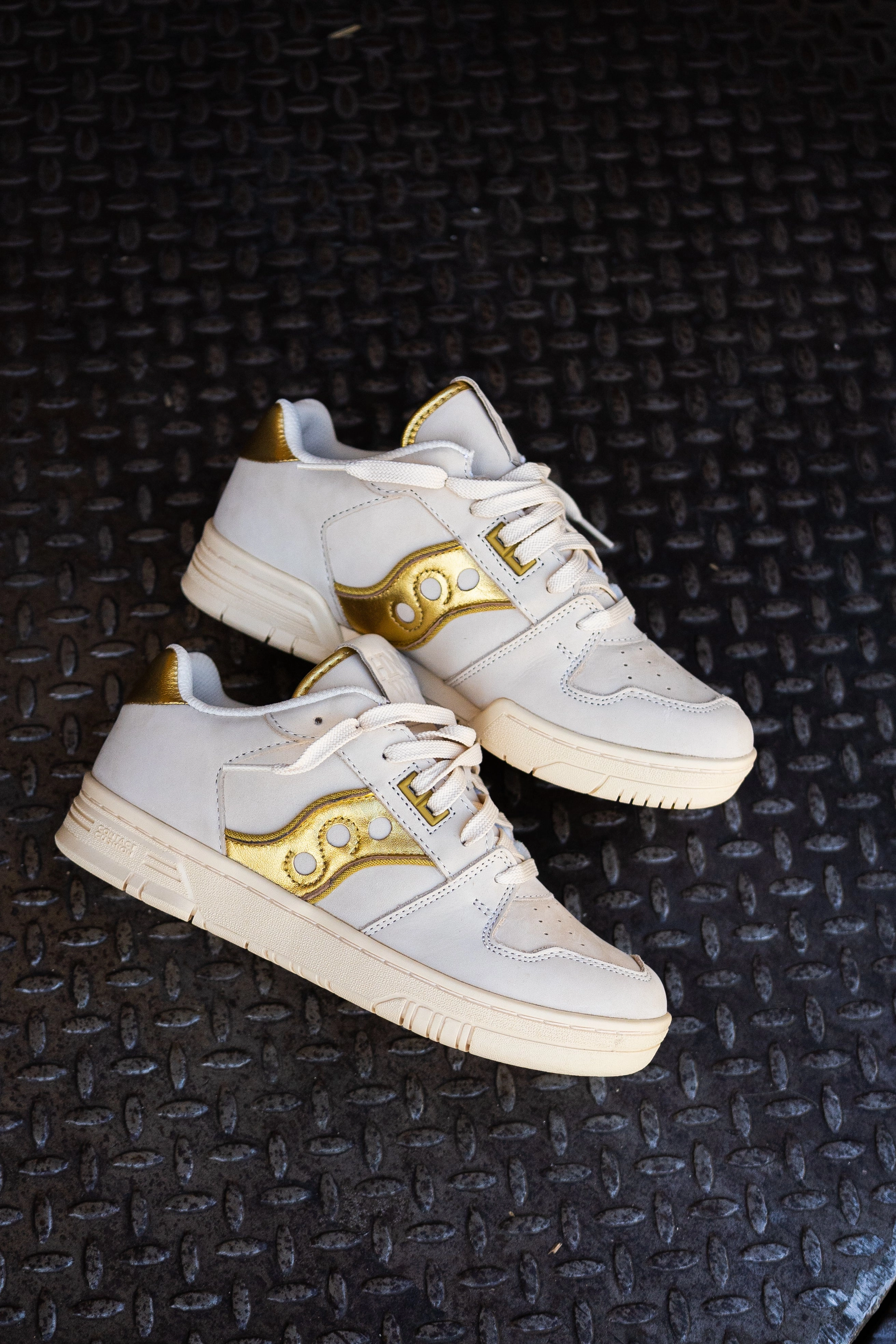 Mens Saucony x Trinidad James Hommewrk Sonic Low 'COACH??S SHOE' (Cream/Gold) Flex Step Flexible Chassis