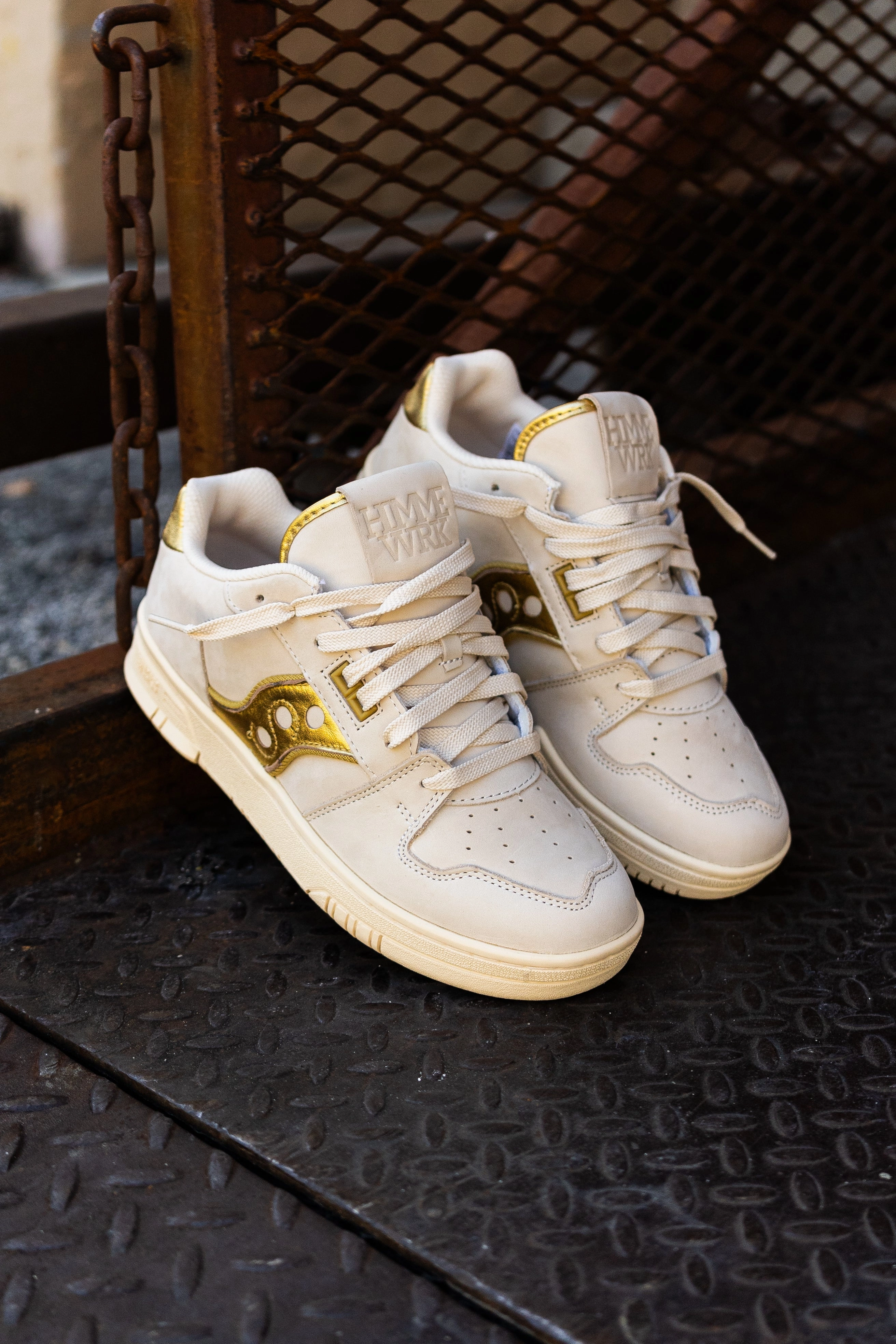 Softer Touch Mens Saucony x Trinidad James Hommewrk Sonic Low 'COACH??S SHOE' (Cream/Gold)