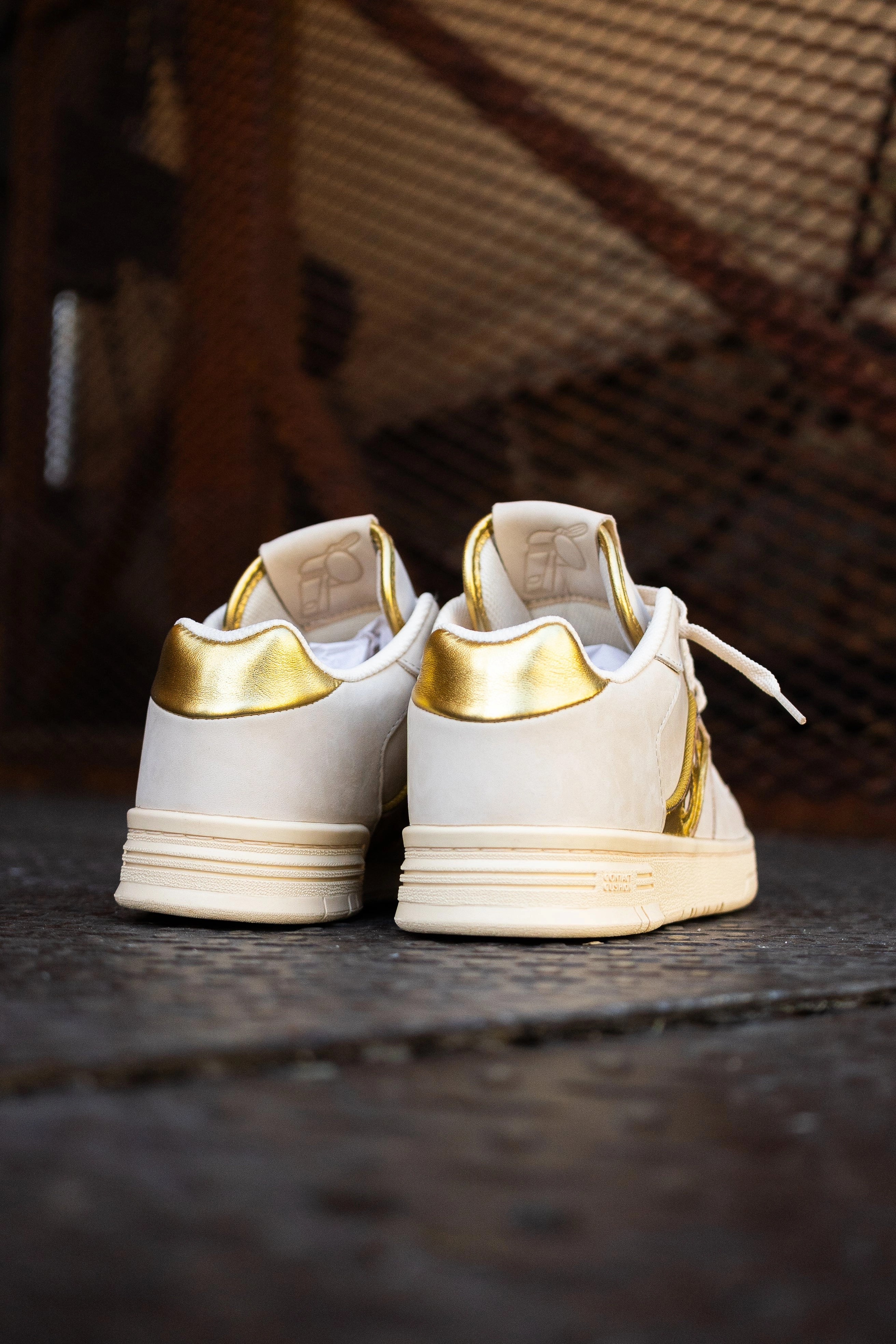Mens Saucony x Trinidad James Hommewrk Sonic Low 'COACH??S SHOE' (Cream/Gold) AdjustableFit Microperforated Upper