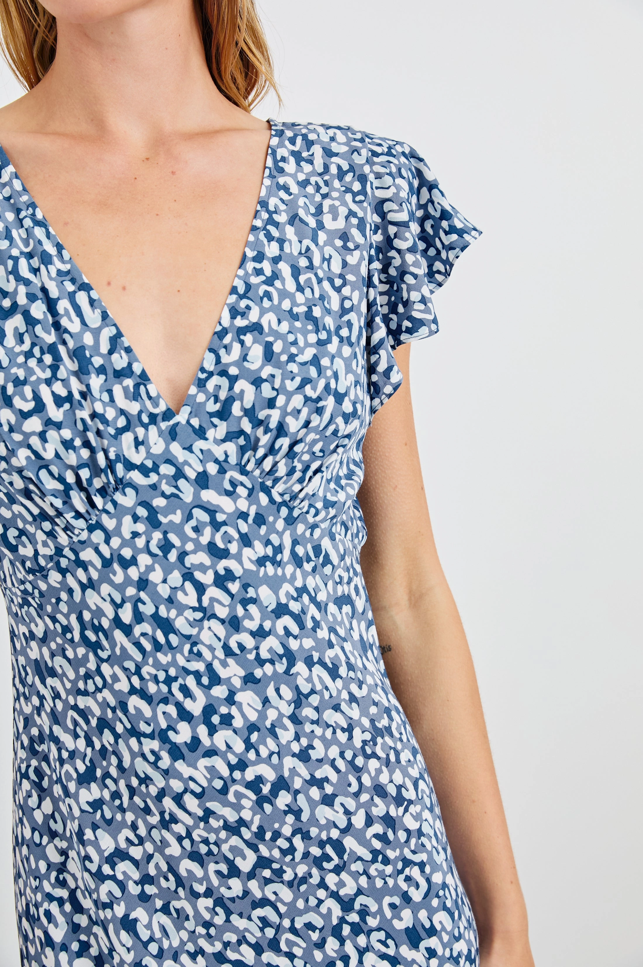 KENZ MIXED CHEETAH RUFFLE SLEEVE DRESS Sharp Cut Trendy Cut