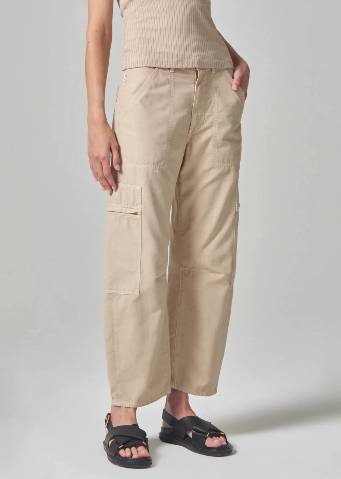 MARCELLE LOW SLUNG CARGO IN TAOS SAND Breathable mesh lining Conscious Fit