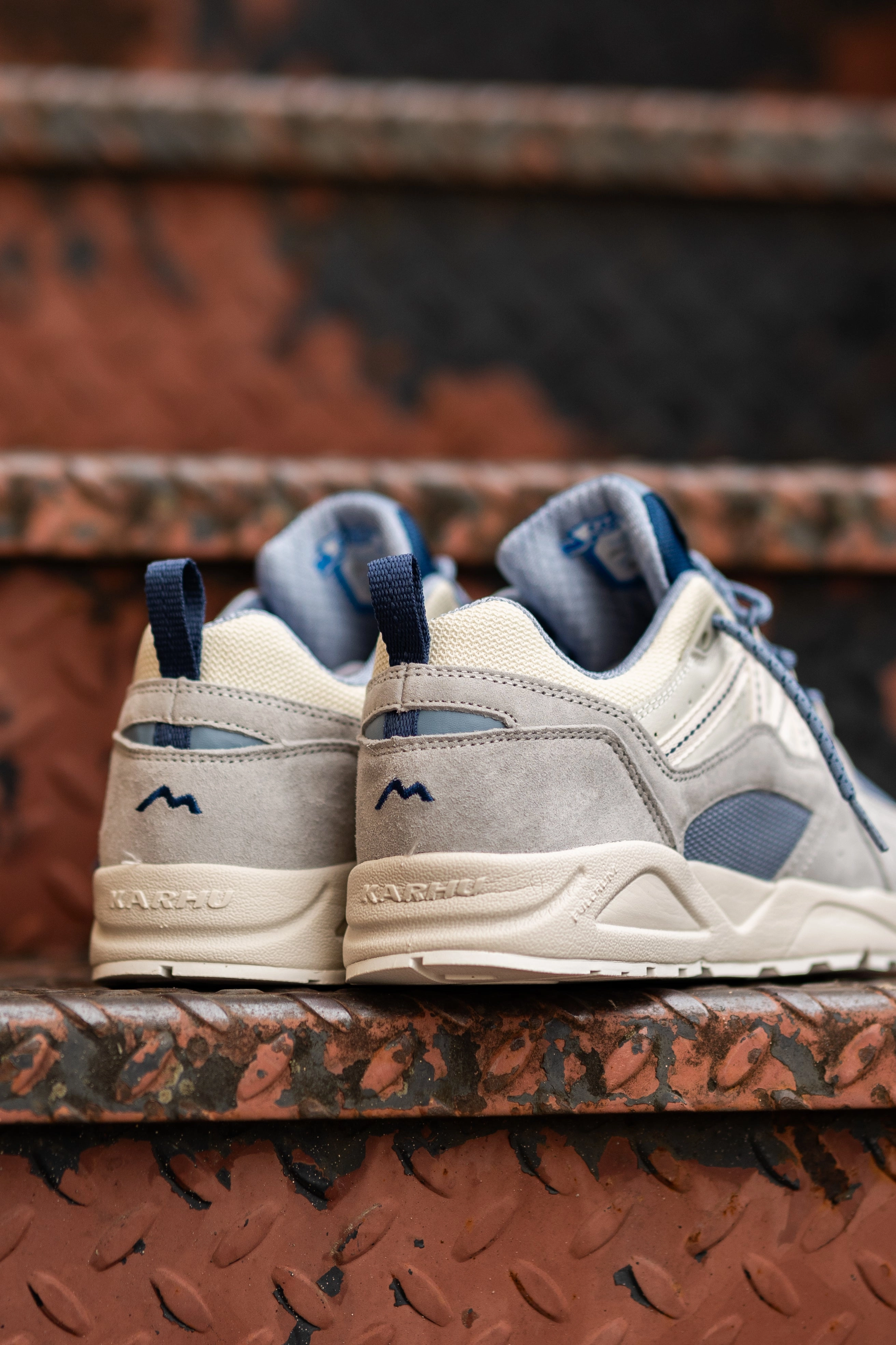 Rockered Sole Grip Technology Men's Karhu Fusion 2.0 (Dawn Blue/Ashley Blue)