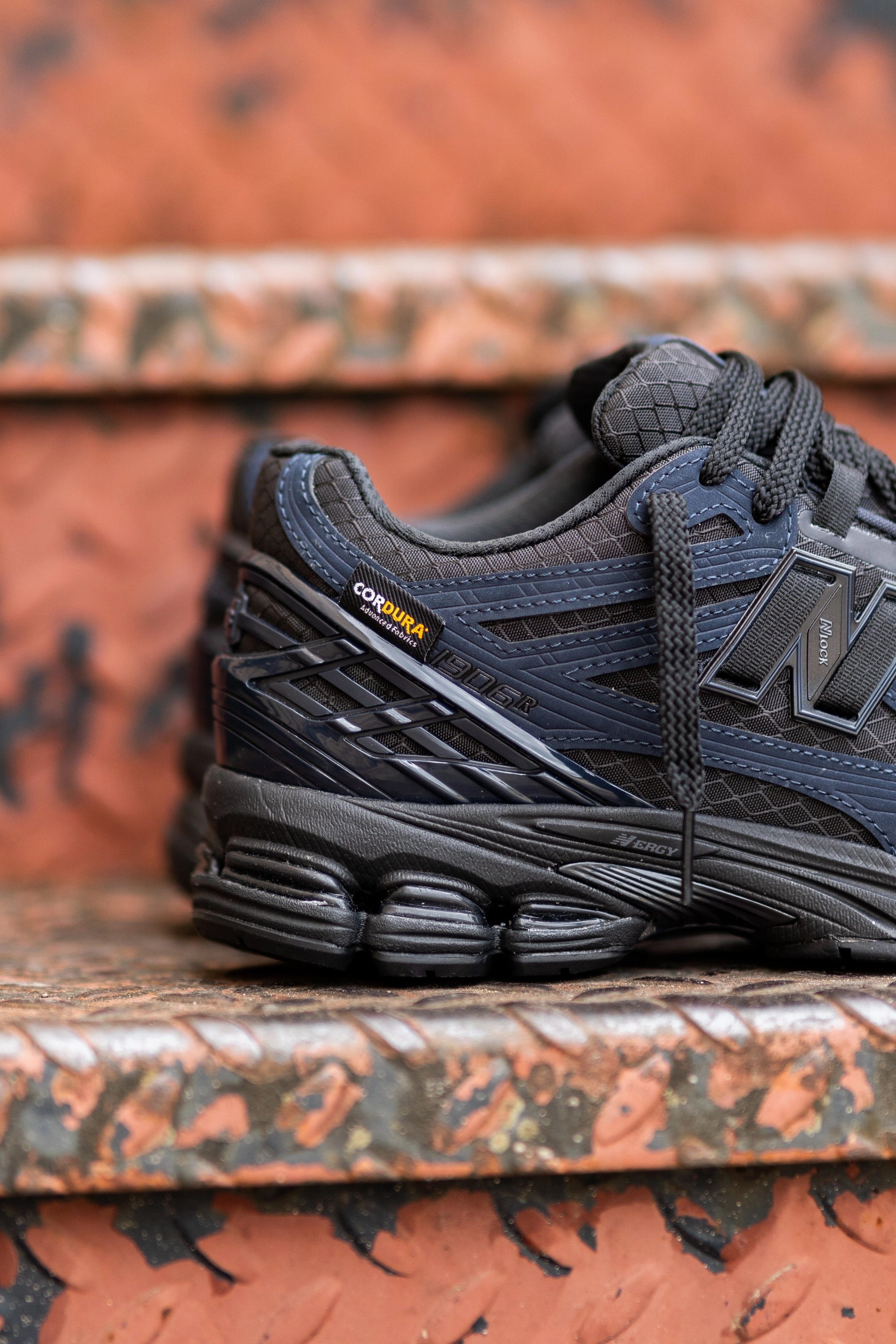 Mens New Balance 1906R Cordura (Navy/Black) - M1906RWE Impact Diffusing Heel Adaptive Grip