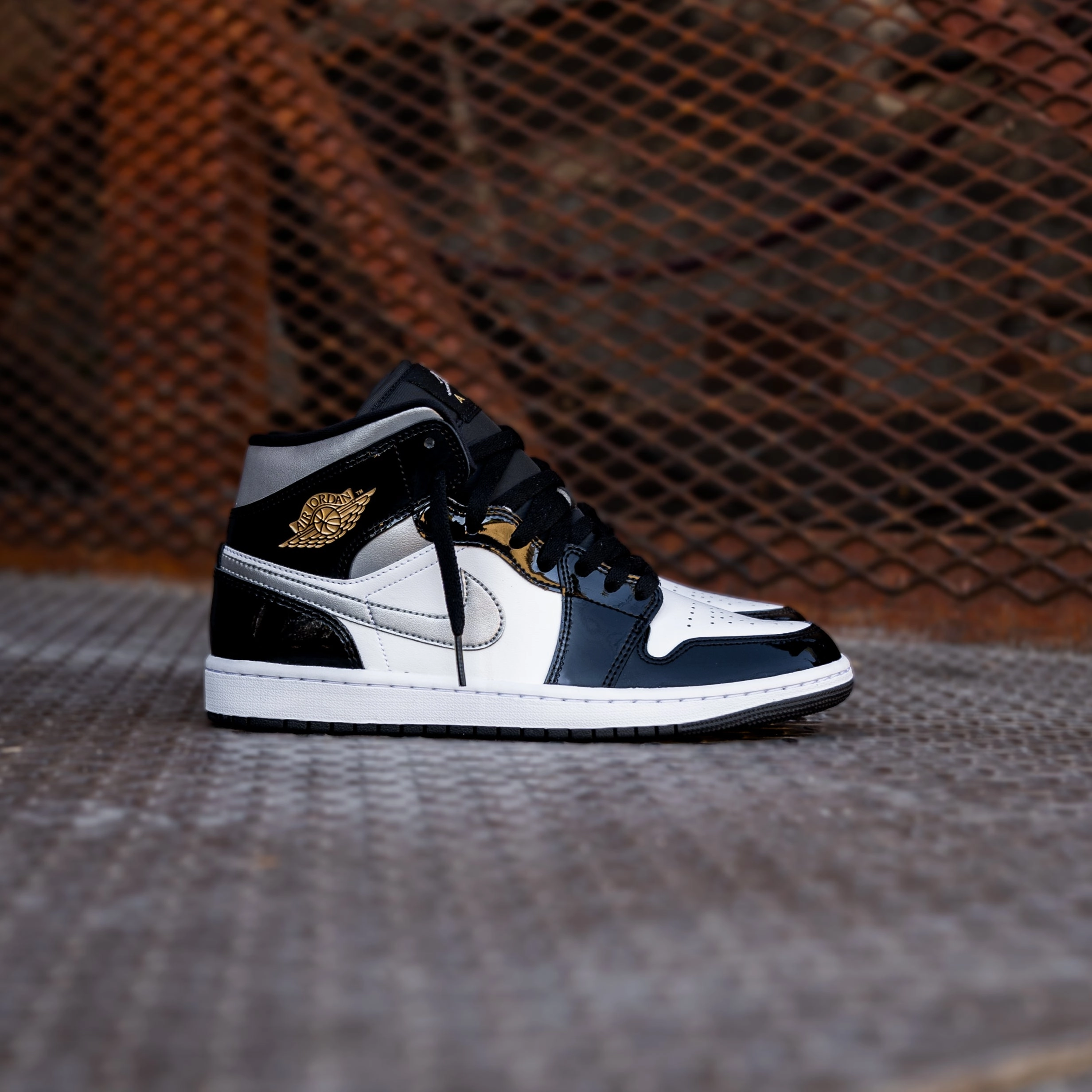 Mens Air Jordan 1 Mid (Black/Metallic Silver/White) Zip Up Design Abrasion Resistant Heel