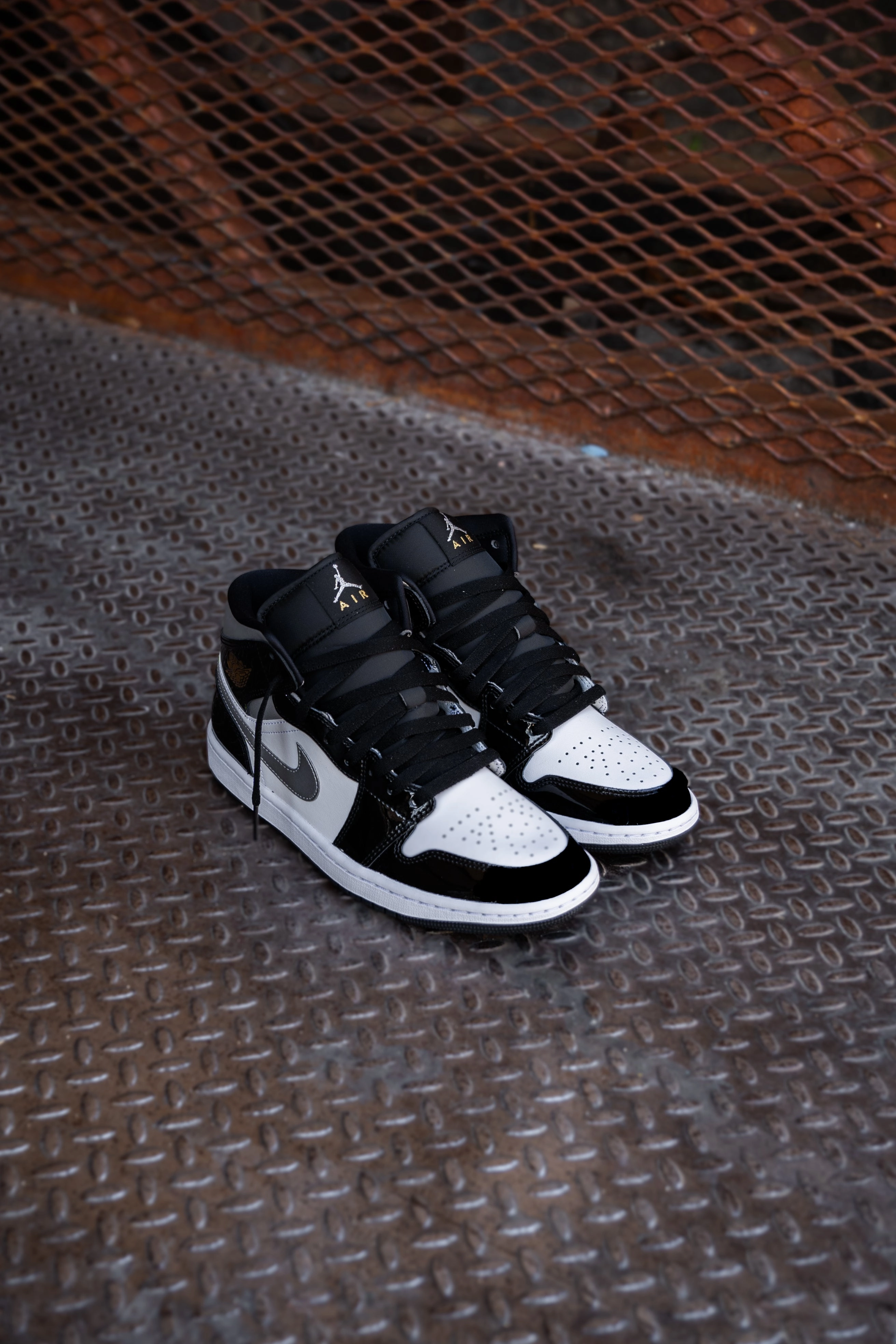 Mens Air Jordan 1 Mid (Black/Metallic Silver/White) Bouncy Ride Feel Adaptive Heel Cradle