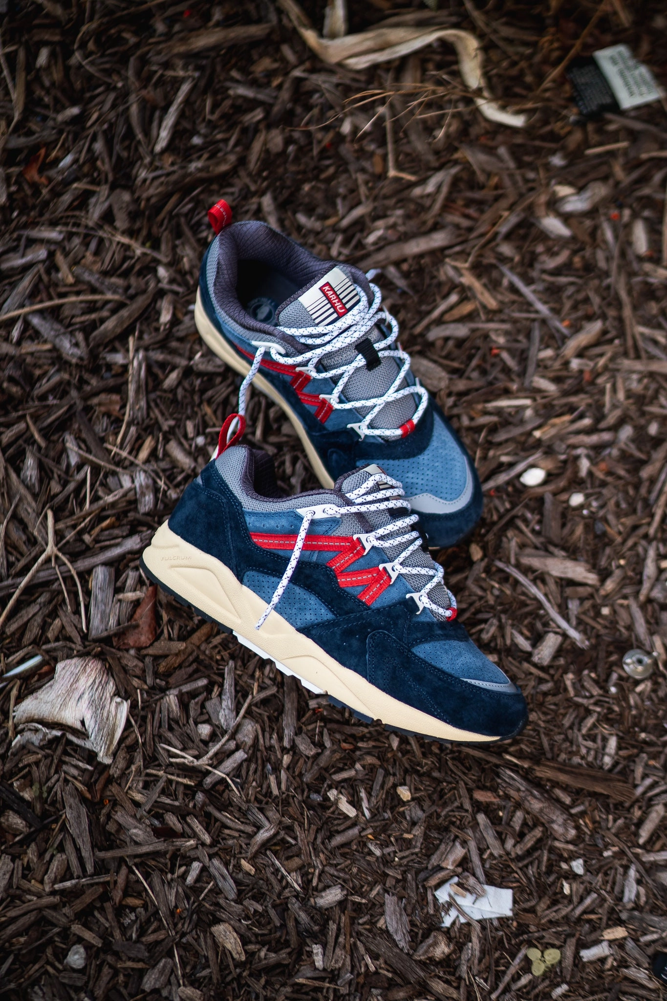 Karhu Fusion 2.0 (India Ink/Fiery Red) Plush Touch