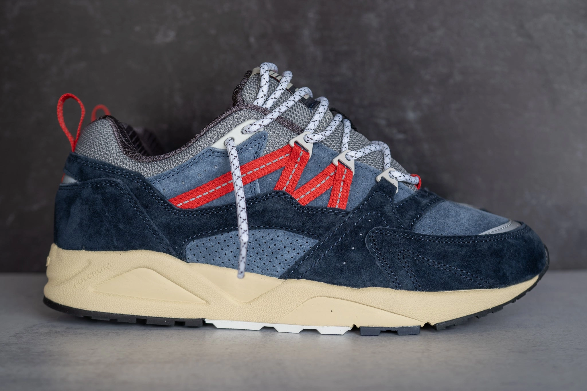 Karhu Fusion 2.0 (India Ink/Fiery Red) Compression Activated Fit Soft Finish