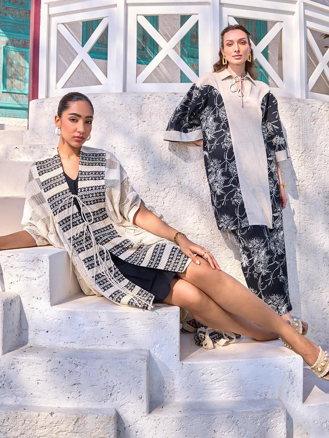 Bold Simplicity ContrastStitching Hawai Dress with Cape