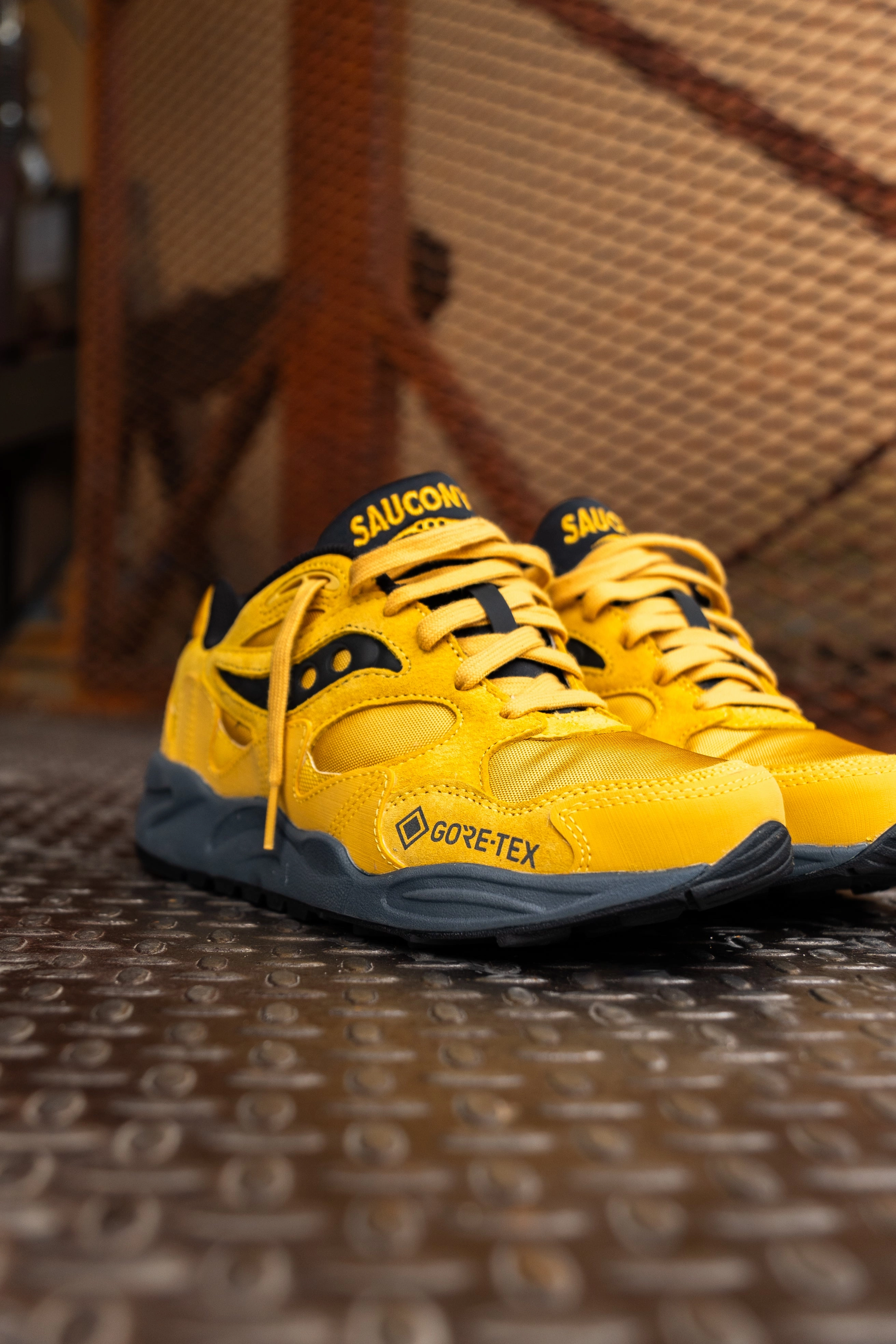 Glam support Mens Saucony Grid Shadow 2 GTX (Yellow/Black)