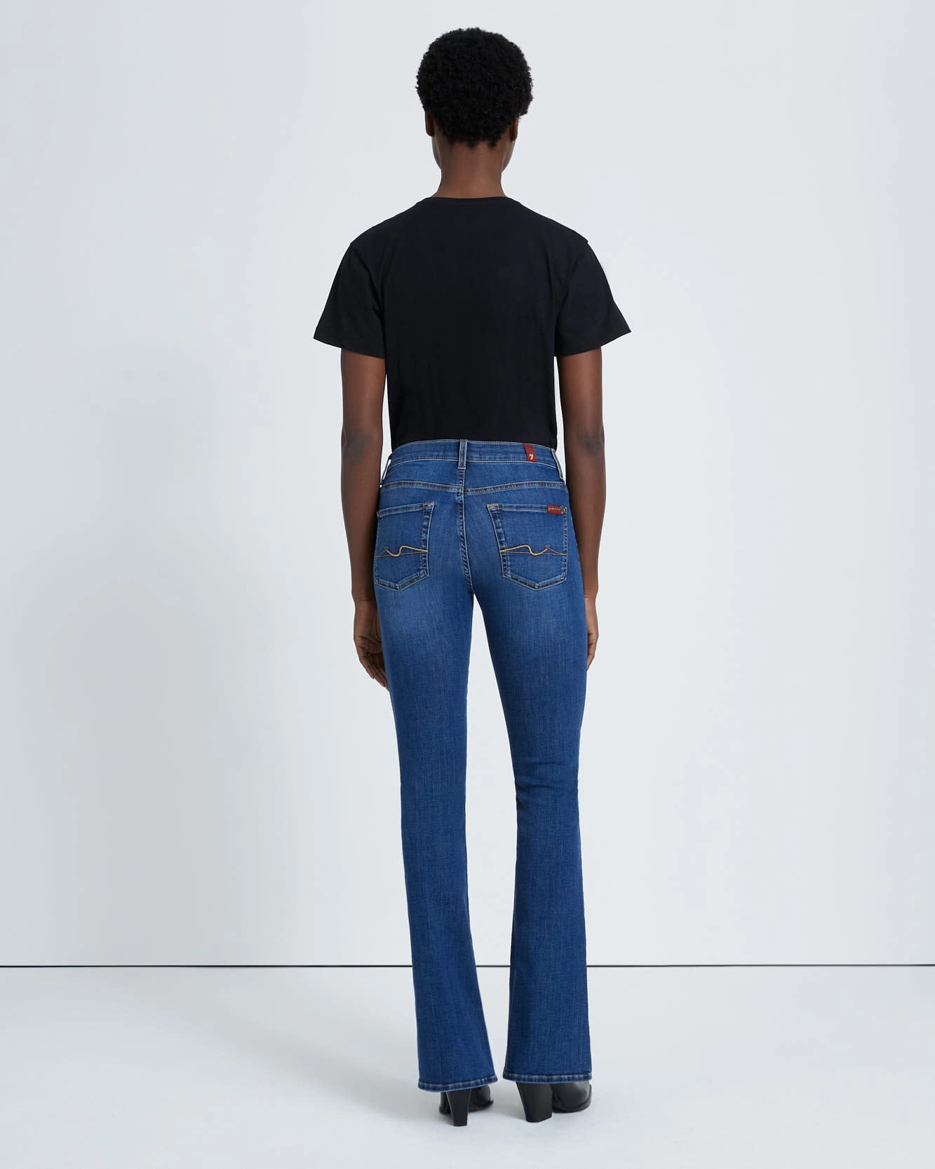 KIMMIE MID RISE BOOTCUT IN DUTCHESS WASH Clean Fit Comfort Fit
